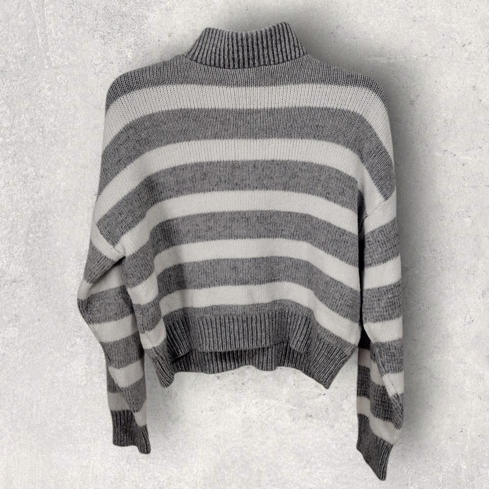Stradivarius Women's Knit Striped Sweater Size Medium - NWOT - Picture 3 of 5